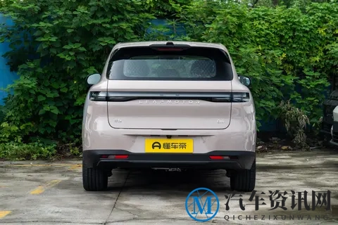 9.08 万拿下欧盟认证全球车!零跑 B10 试驾分享,血赚不亏的选择?-2