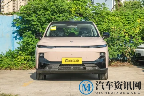 零跑 B10 国内外价格差 2.5 倍？揭秘中国新能源车出海的性价比密码-1