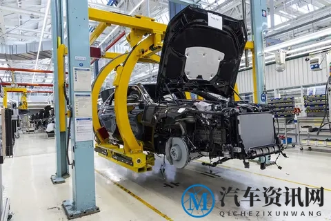 看起来像一辆普通的S级轿车，但却能抵御手榴弹和毒气-1