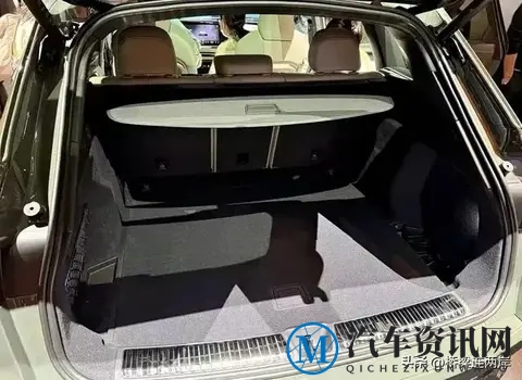 奥迪王炸！Q5L狂降8万，华为智驾上车拼了！-1