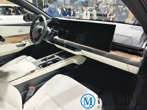 实拍雷克萨斯ES 350e：造型过于犀利，内饰既新又登，销量前景难料-1