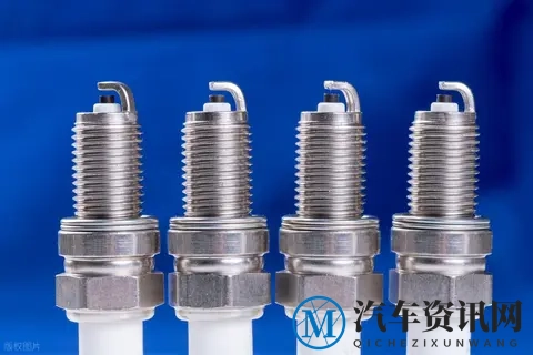 火花塞更换时机指南：3-4万公里未换如何影响动力与油耗-2