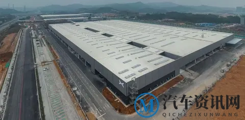 小鹏汽车门店试驾者遭感应门夹脚反被索赔引热议-3