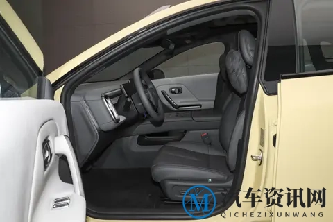 10万级宽体无框车门+空气动力学设计，年轻人可以选它-1
