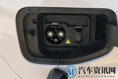 9万级纯电SUV藏着“全球车”底气？零跑B10试驾后我懂了-3