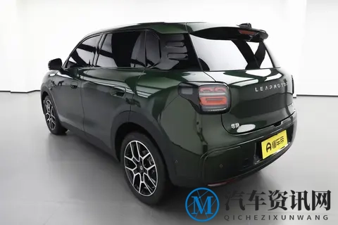 广州车展热门展台！零跑 A10 把 10 万级车卷到新高度-1