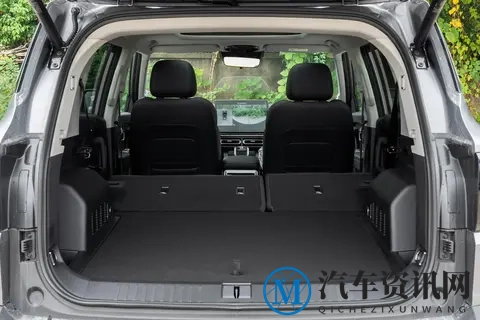 硬派SUV又来新宠，1.5T+双电机混动+四驱，2810mm轴距，仅14.99万-3