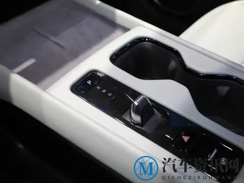 主要对内饰进行调整,一汽丰田BZ3智享家广州车展正式亮相-3