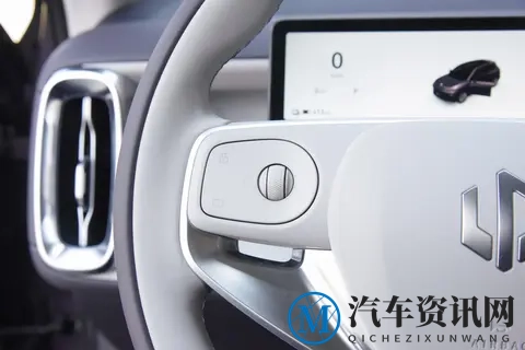 9.08 万拿下欧盟认证全球车!零跑 B10 试驾分享,血赚不亏的选择?-3