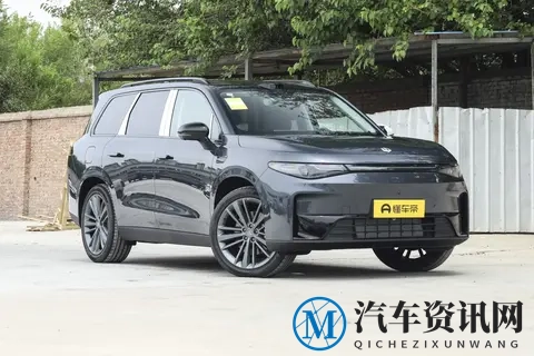 15万买6座SUV，第二排能优雅上下车，还带三块屏！-2