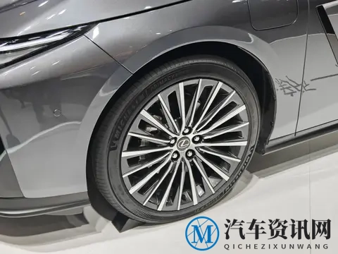 实拍雷克萨斯ES 350e：造型过于犀利，内饰既新又登，销量前景难料-2
