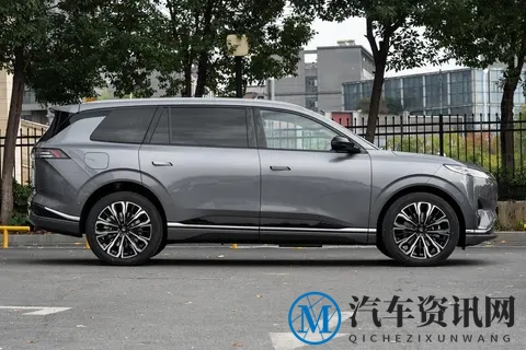月油费不到100块,这台中大型SUV适合家用,15.99万起-2