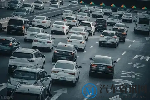 打响价格战第一枪！宝马31款车型降价，最高降30万-1
