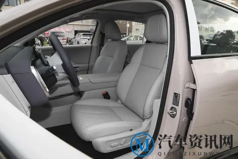 零跑B01：10万级纯电家轿，终身免费质保，还送购置税补贴！-3