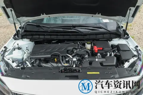 天籁·鸿蒙座舱版试驾：燃油车遇上智能生态，碰撞出怎样火花？-1