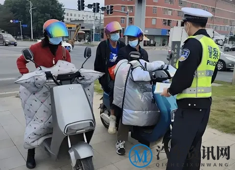 电动车挡风被禁用后，合规防寒新装备走红，车主：保暖又不怕查-3
