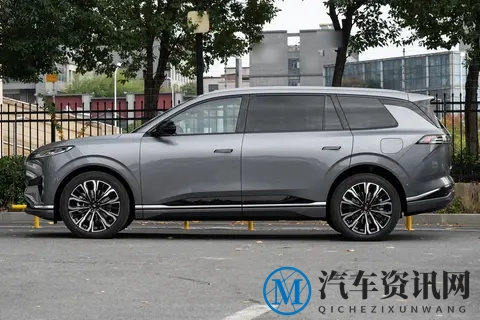 20 万内无对手？eπ008 五座版用 3025mm 轴距征服家庭用户-3