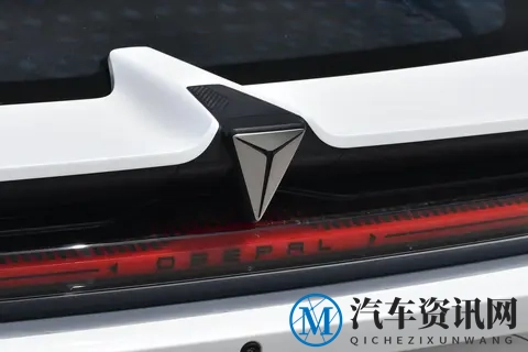 标配华为ADS SE+8295！这款15万级轿车不玩虚的  实测数据打脸了谁？-2