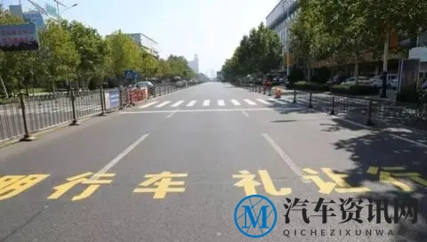 新交规转弯重罚！已有人中招：扣8分+罚款，车主速查避坑-1
