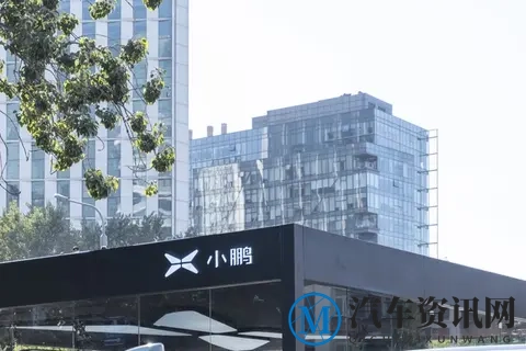 小鹏汽车门店试驾者遭感应门夹脚反被索赔引热议-1
